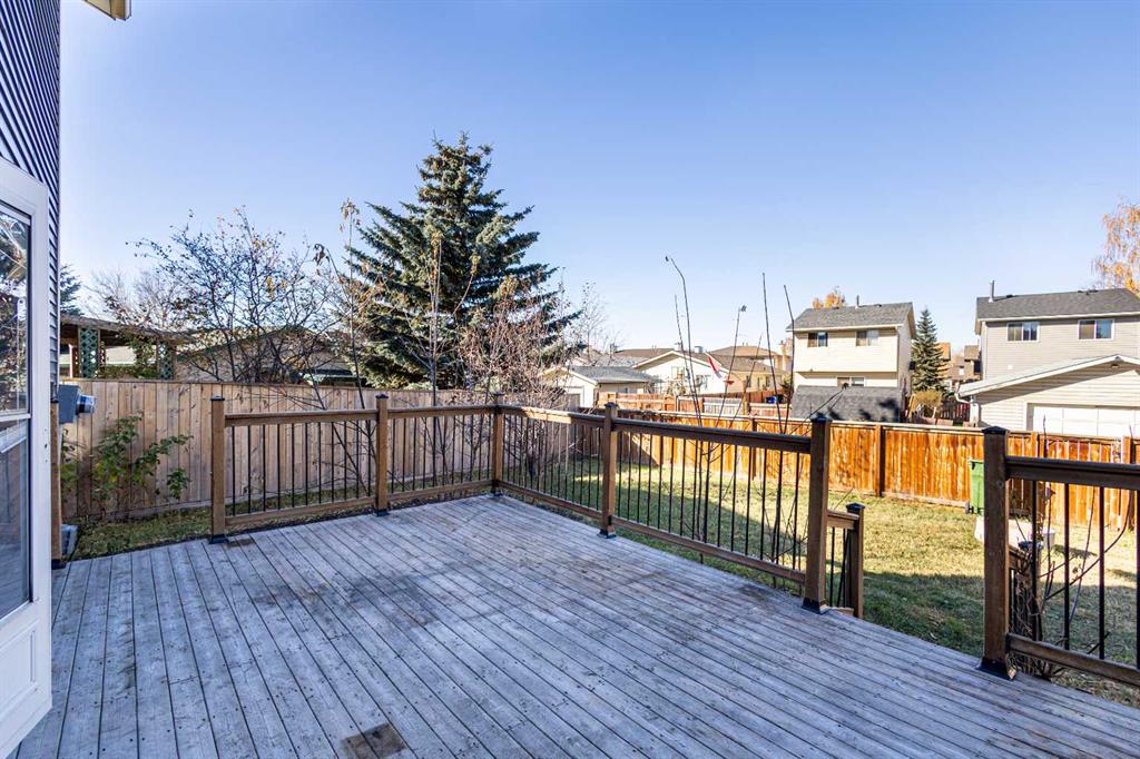 Picture for 327 Abalone Place NE https://www.cirrealty.ca/reb/creb/70/A2265770_35.jpg