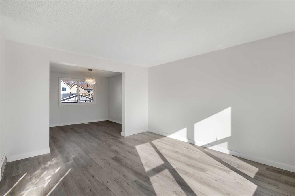 Picture for 327 Abalone Place NE https://www.cirrealty.ca/reb/creb/70/A2265770_4.jpg