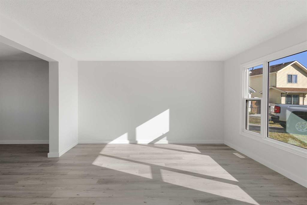 Picture for 327 Abalone Place NE https://www.cirrealty.ca/reb/creb/70/A2265770_5.jpg
