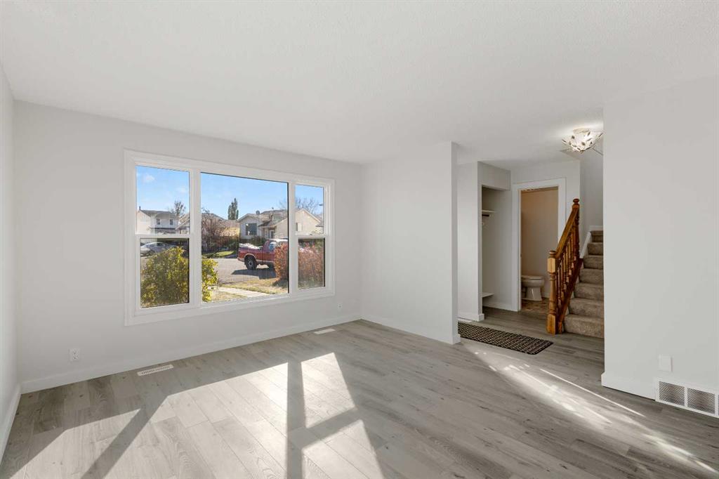 Picture for 327 Abalone Place NE https://www.cirrealty.ca/reb/creb/70/A2265770_7.jpg