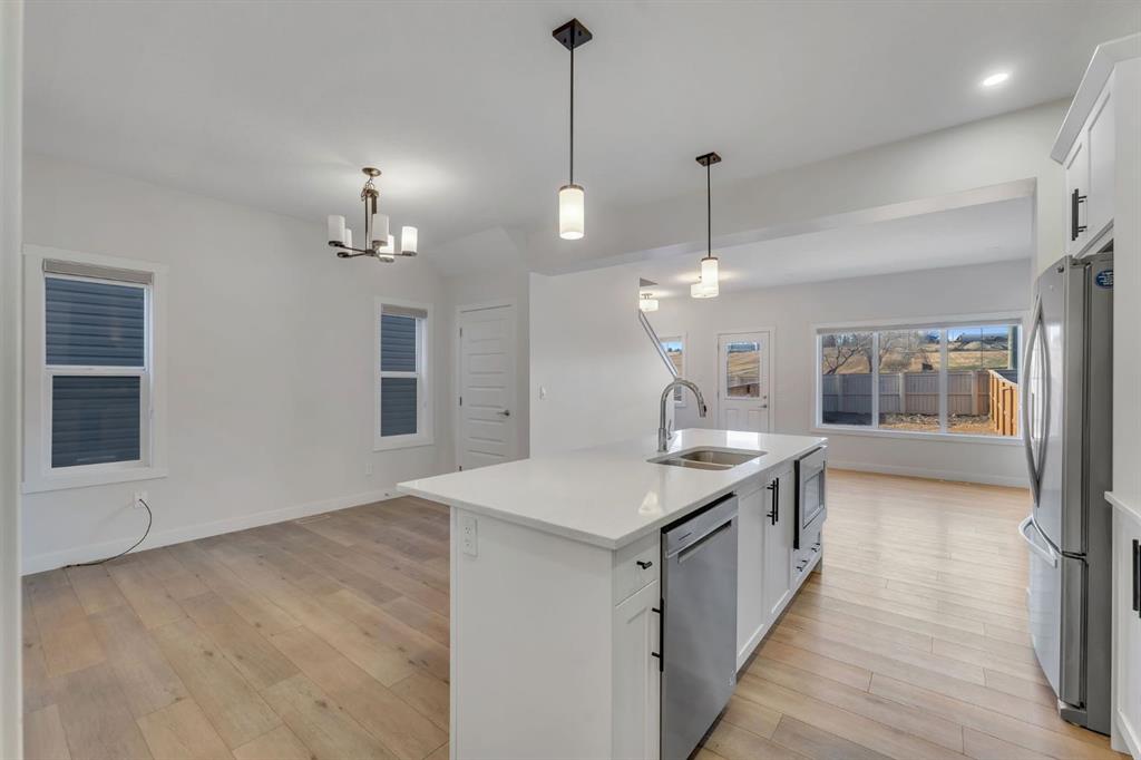 Picture for 1489 Bayview Point SW https://www.cirrealty.ca/reb/creb/70/A2268070_15.jpg