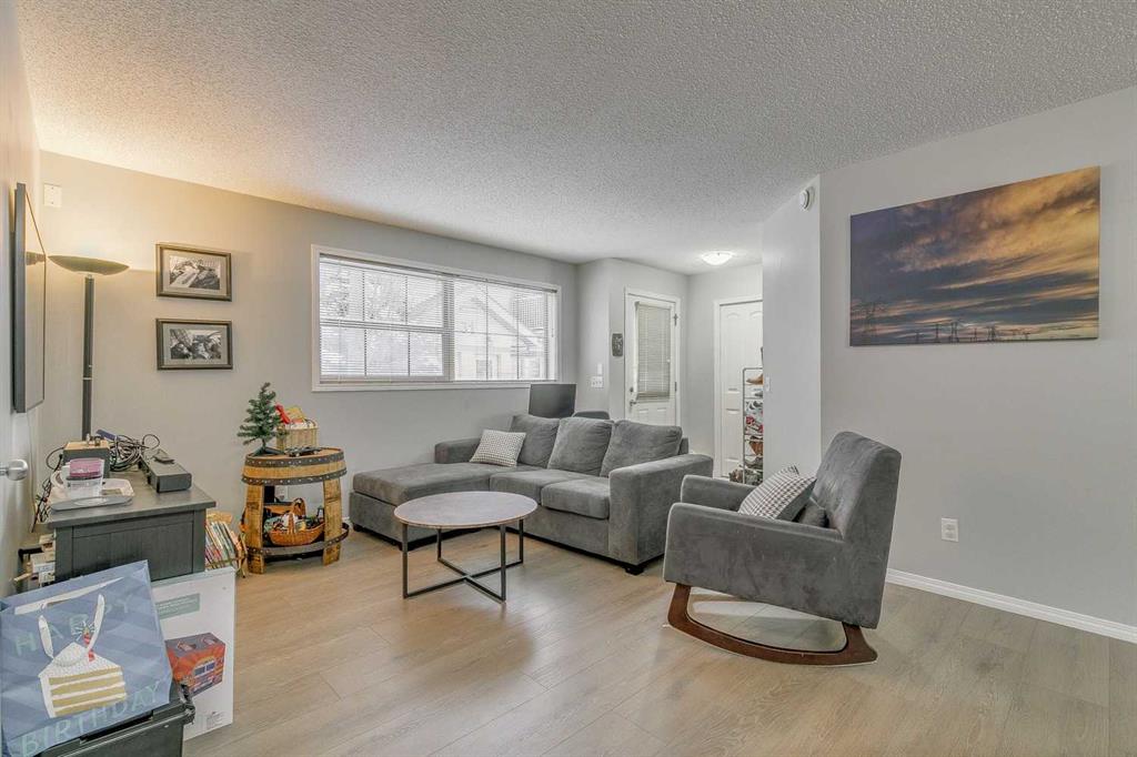 Picture for 105, 27 Everridge Square SW