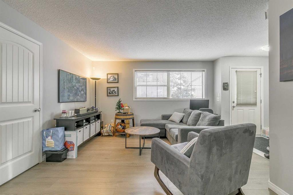 Picture for 105, 27 Everridge Square SW