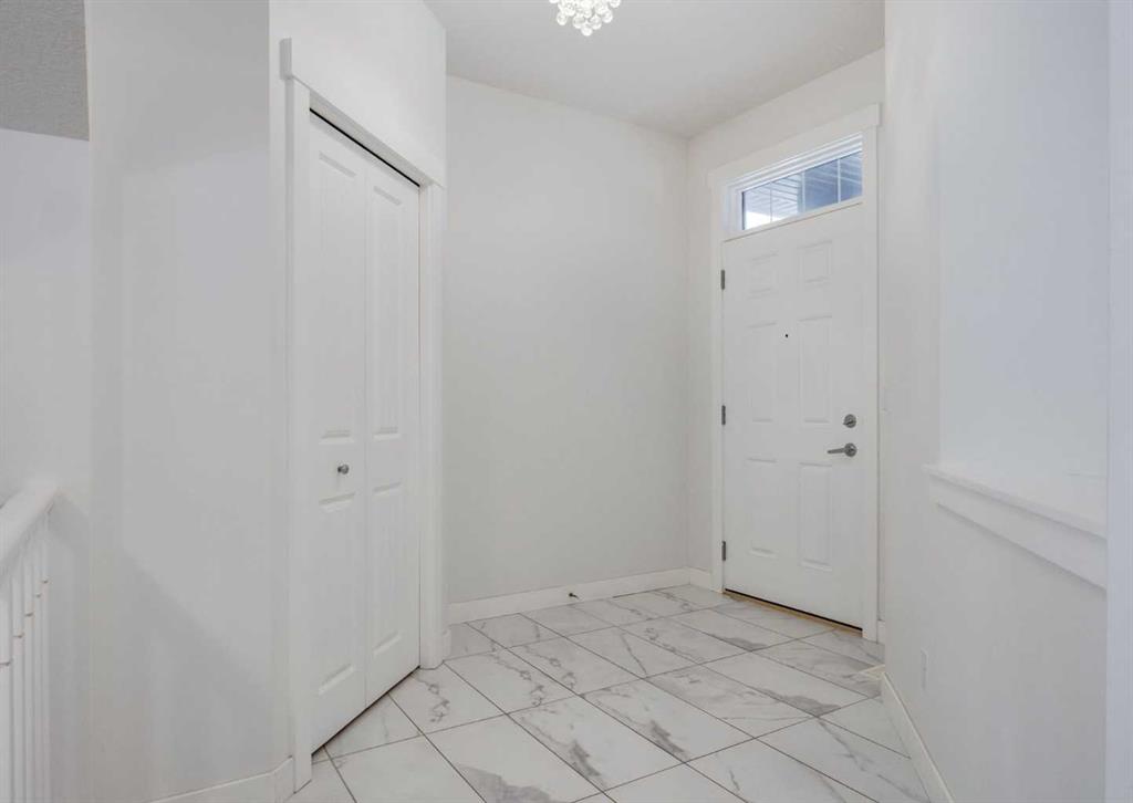 Picture for 100 Cougar Ridge Close SW