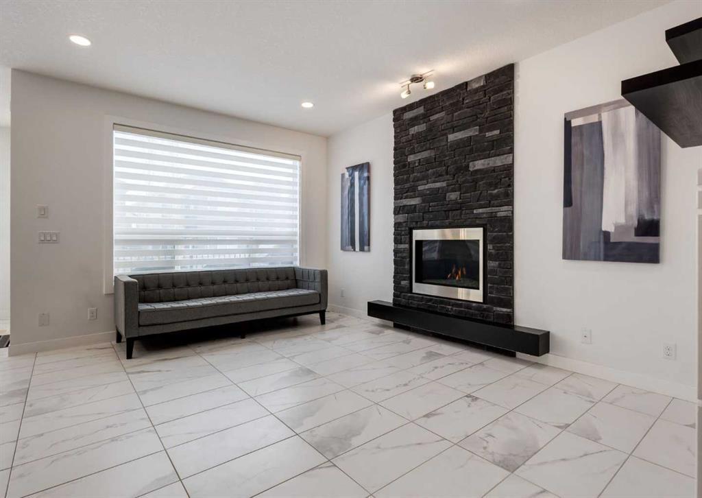 Picture for 100 Cougar Ridge Close SW