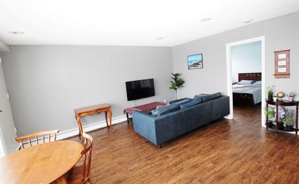 Picture for 402, 1612 14 Avenue SW