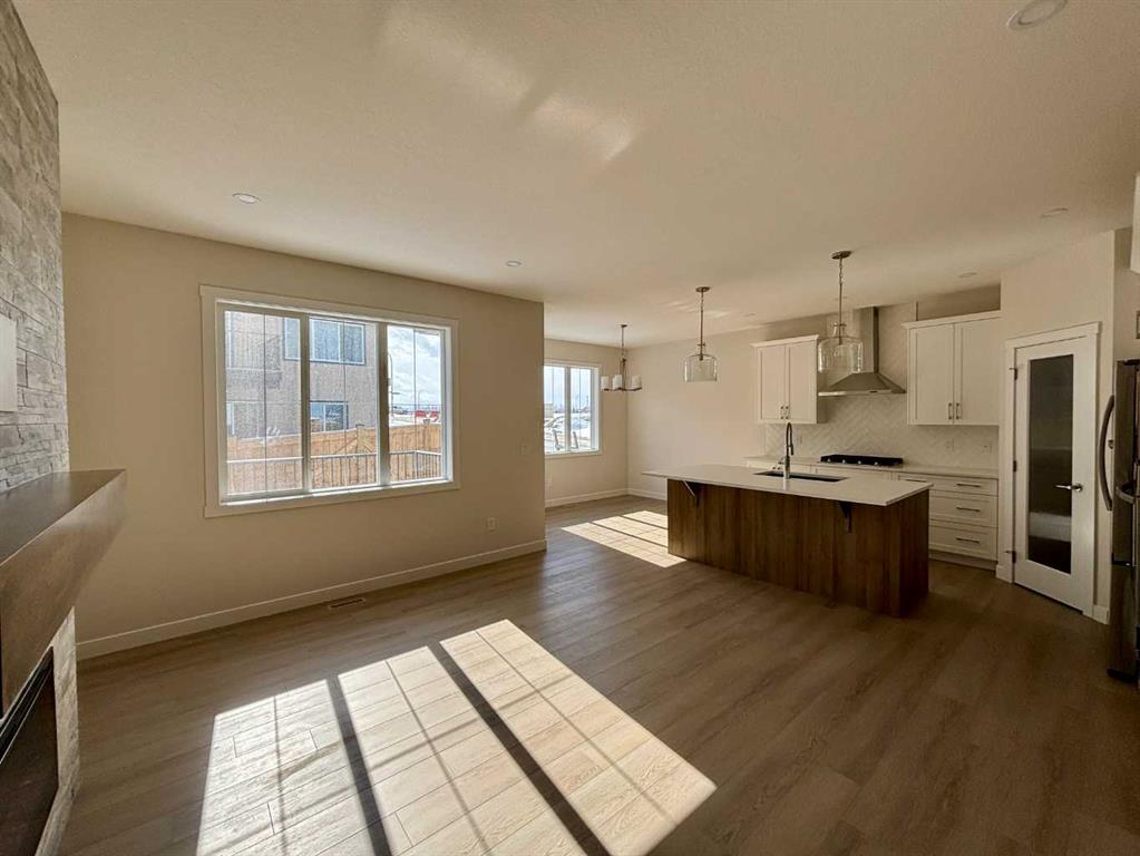 Picture for 695 Buffaloberry Manor SE