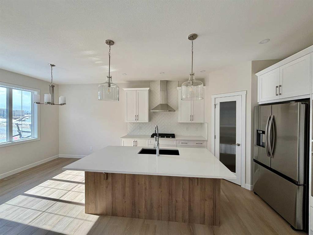 Picture for 695 Buffaloberry Manor SE