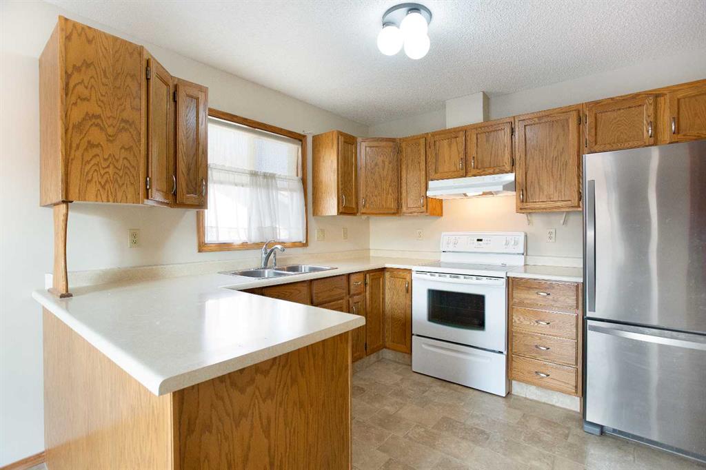 Picture for 8, 118 Strathcona Road SW