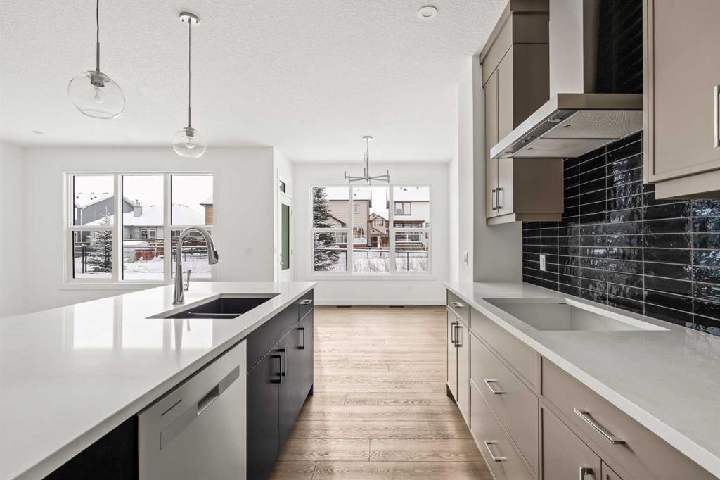 Picture for 71 Silver Spruce Grove SW