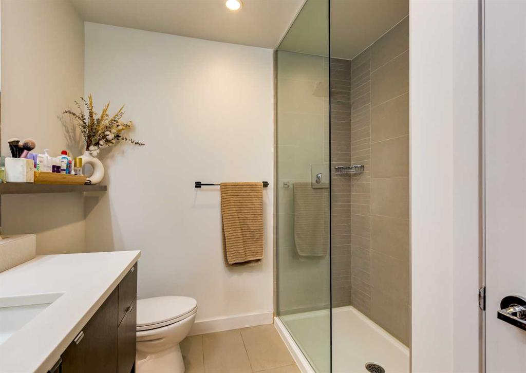 Picture for 111, 323 20 Avenue SW