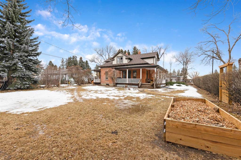 Picture for 725 Macleod Trail SW