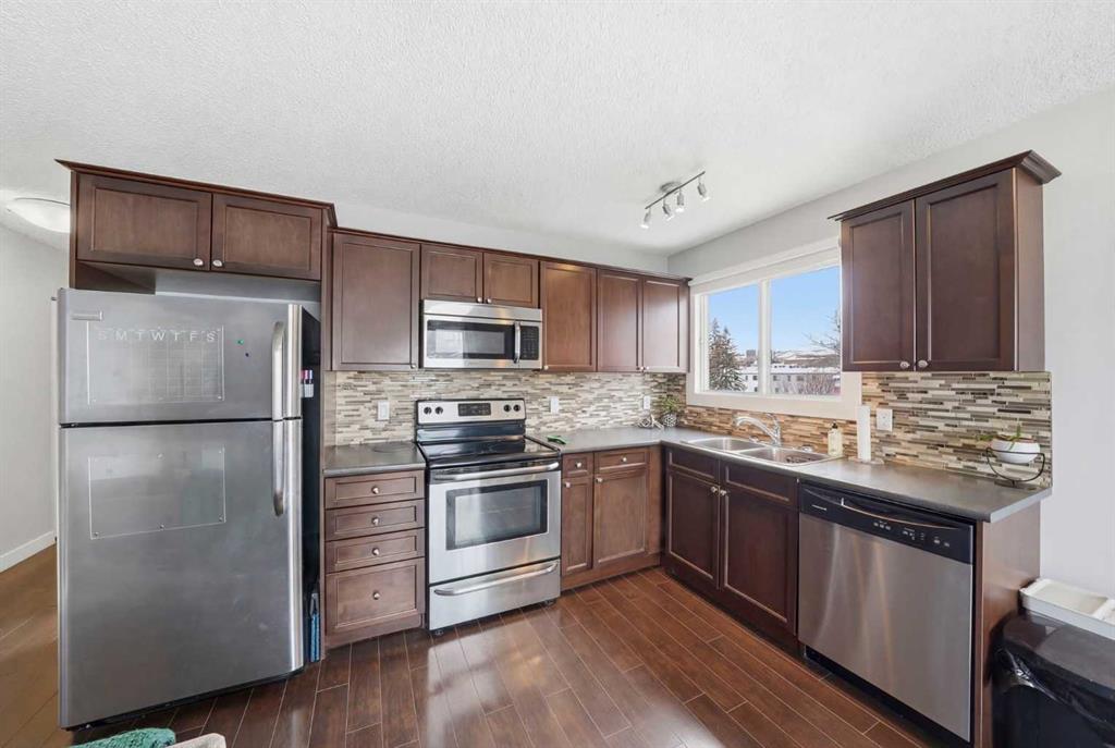 Picture for 402, 2117 16 Street SW