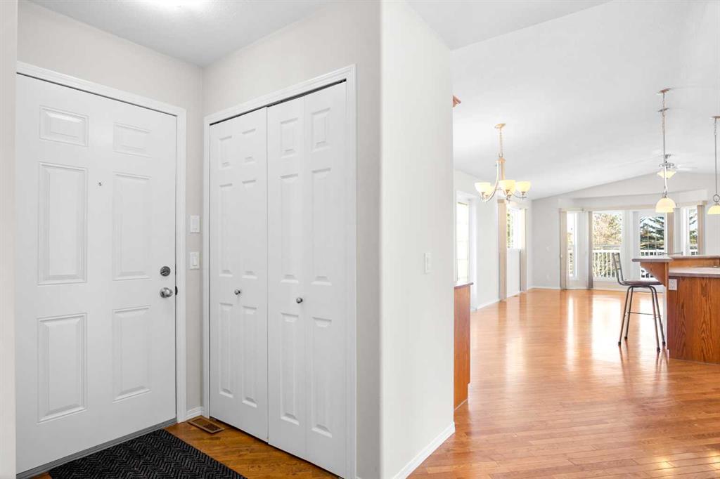 Picture for 38, 5210 65 Avenue 