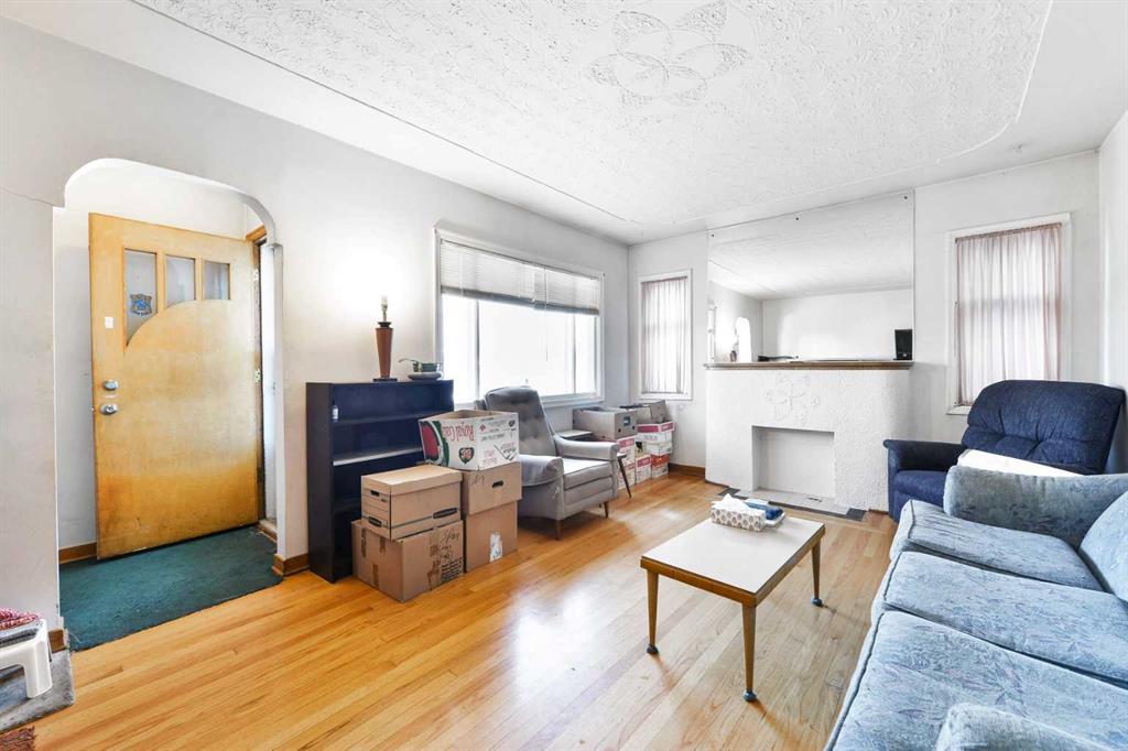 Picture for 1917 Mountview Crescent NE