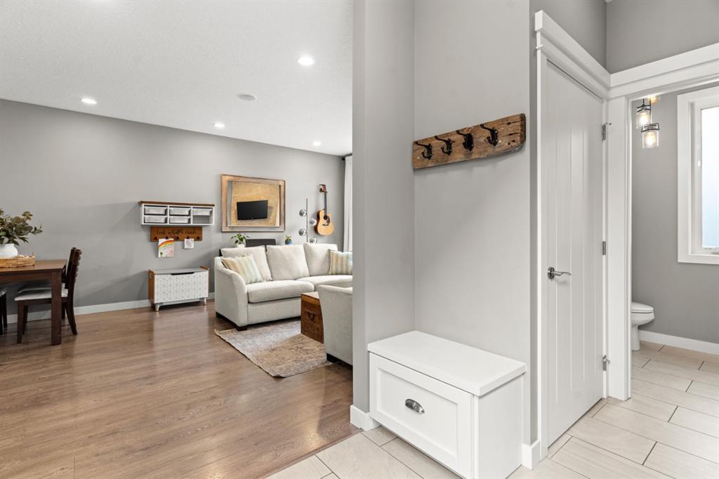 Picture for 2, 123 12 Avenue NW