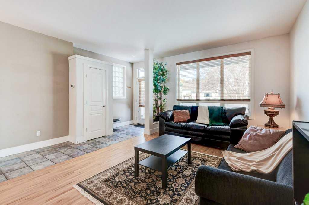 Picture for 703 52 Avenue SW