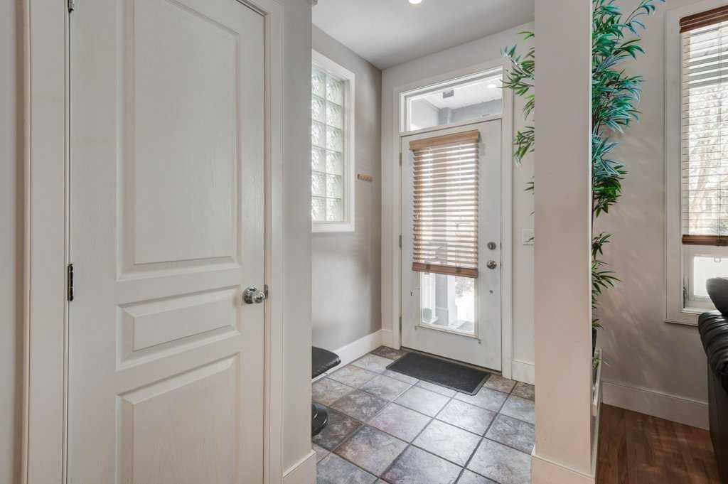 Picture for 703 52 Avenue SW