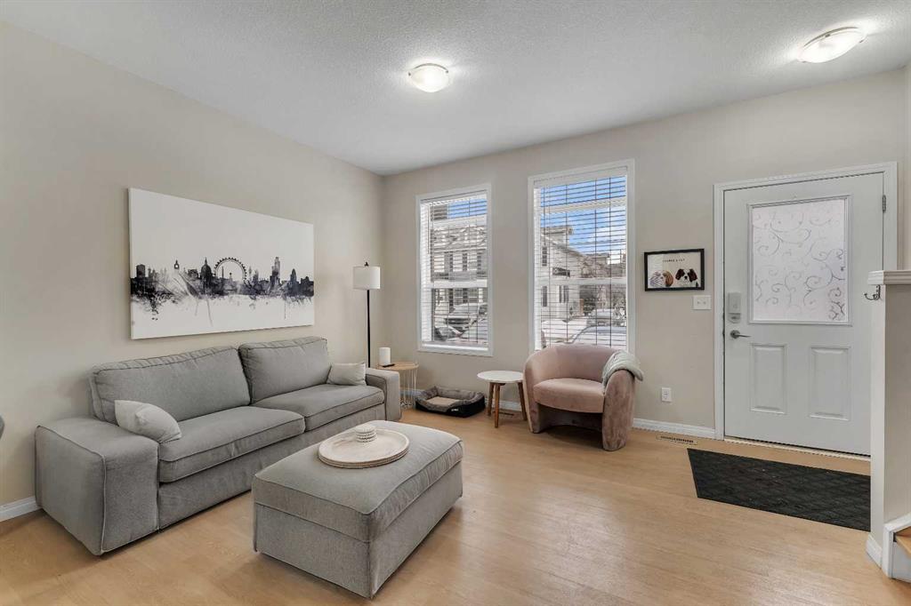 Picture for 1002, 1001 8 Street NW