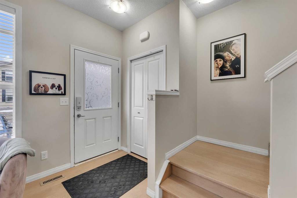 Picture for 1002, 1001 8 Street NW