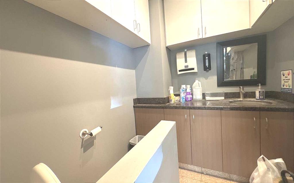 Picture for 106, 233 Centre Street SW