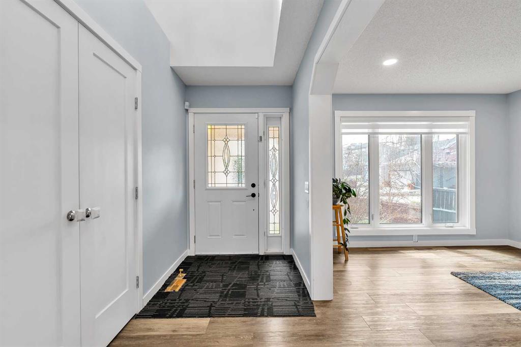 Picture for 215 Edgevalley Mews 
