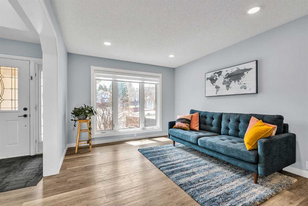 Picture for 215 Edgevalley Mews 
