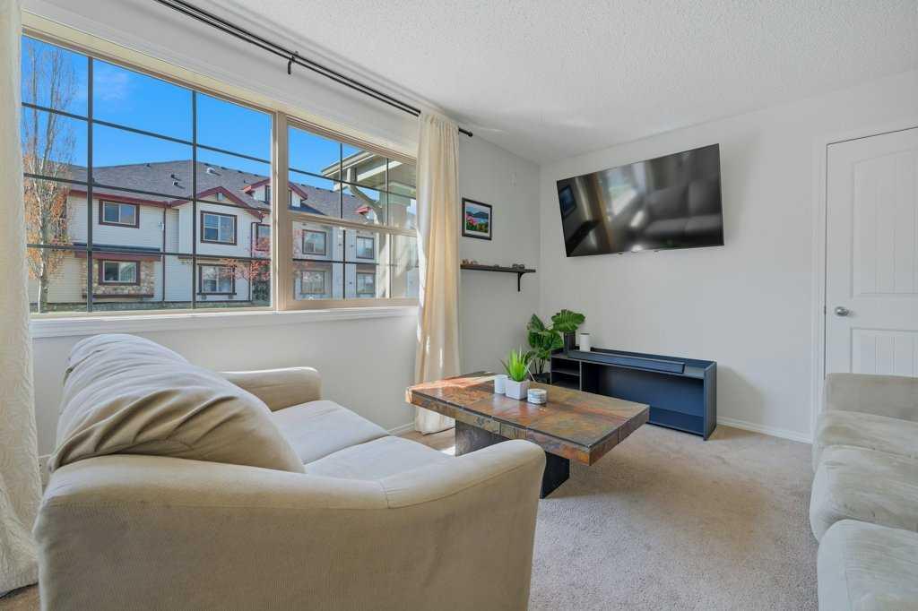 Picture for 106, 31 Everridge Square SW