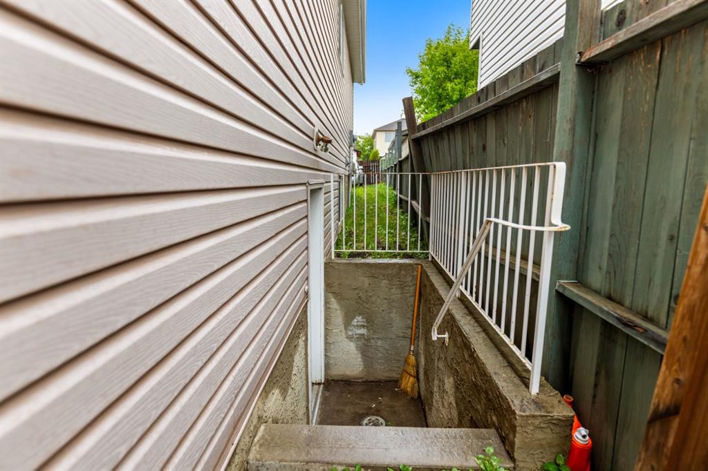 Picture for 215 Carmel Close NE