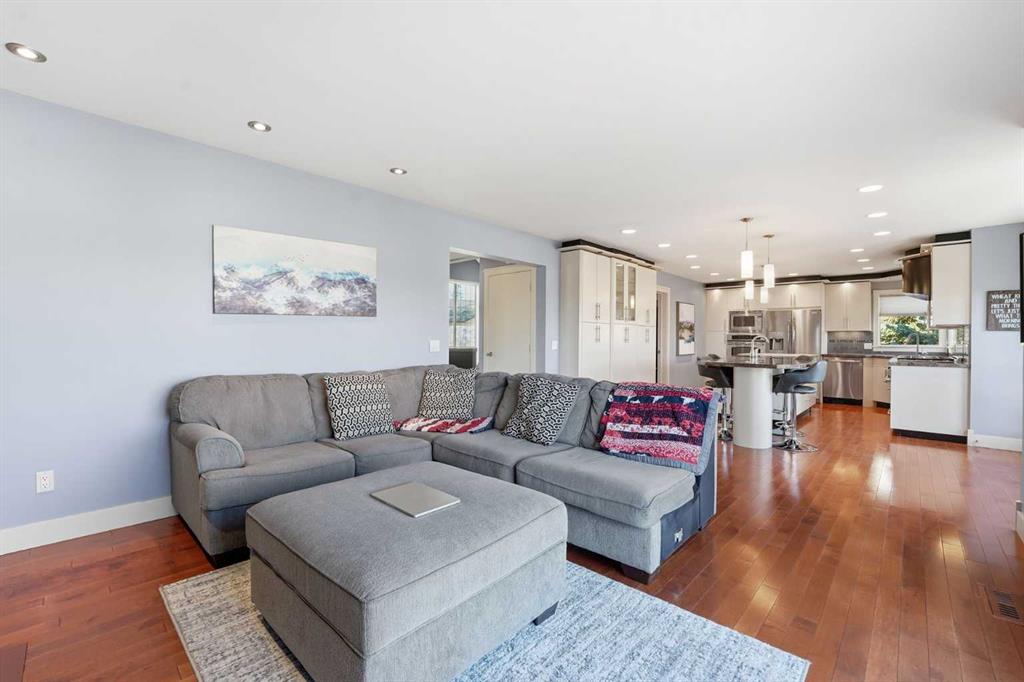 Picture for 137 Sceptre Court NW https://www.cirrealty.ca/reb/creb/71/A2266171_16.jpg