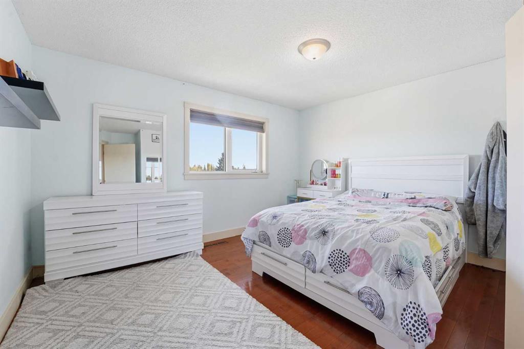 Picture for 137 Sceptre Court NW https://www.cirrealty.ca/reb/creb/71/A2266171_24.jpg