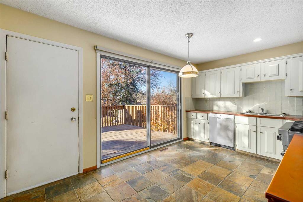 Picture for 135 Oakfern Way SW https://www.cirrealty.ca/reb/creb/71/A2266571_13.jpg