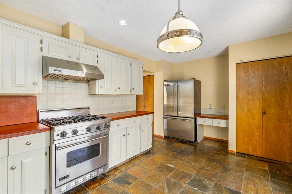 Picture for 135 Oakfern Way SW https://www.cirrealty.ca/reb/creb/71/A2266571_15.jpg