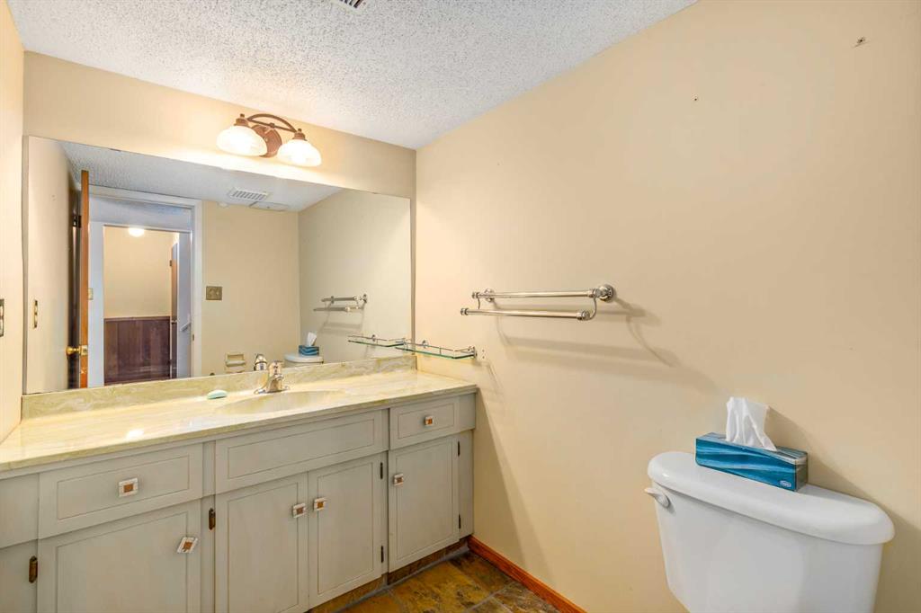 Picture for 135 Oakfern Way SW https://www.cirrealty.ca/reb/creb/71/A2266571_19.jpg