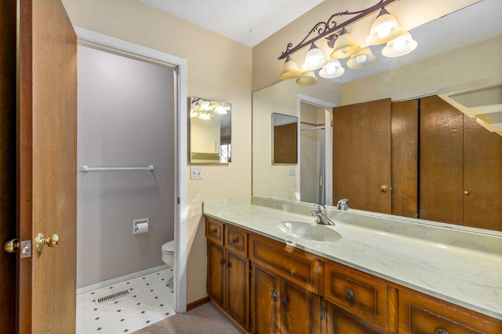 Picture for 135 Oakfern Way SW https://www.cirrealty.ca/reb/creb/71/A2266571_31.jpg