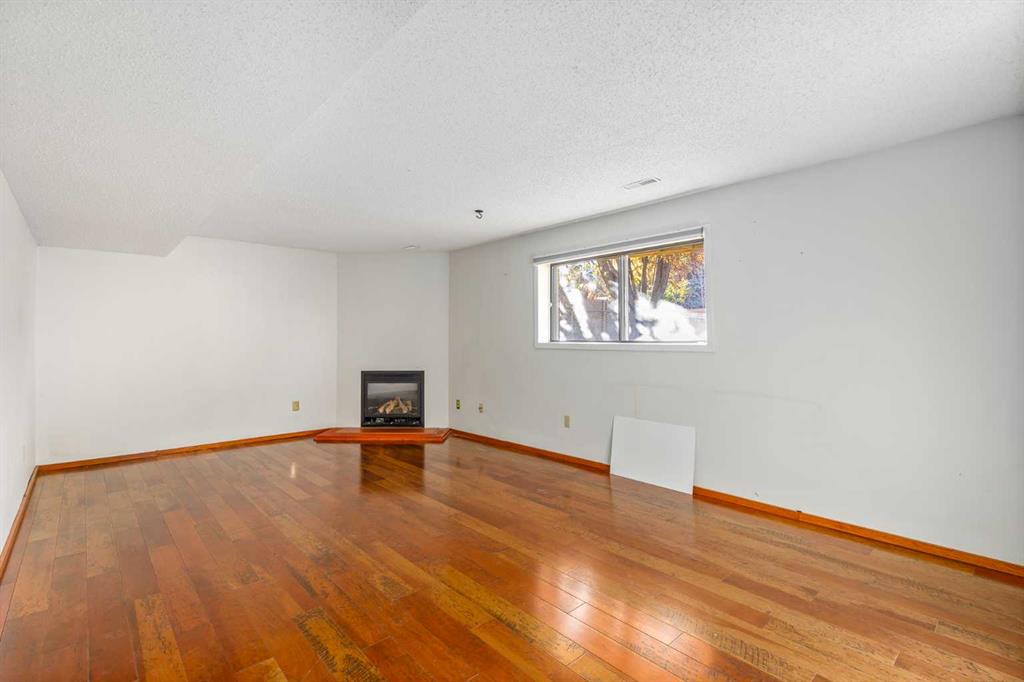 Picture for 135 Oakfern Way SW https://www.cirrealty.ca/reb/creb/71/A2266571_32.jpg