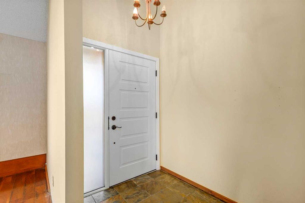 Picture for 135 Oakfern Way SW https://www.cirrealty.ca/reb/creb/71/A2266571_5.jpg