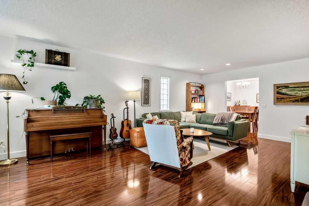 Picture for 1926/1928 32 Street SW