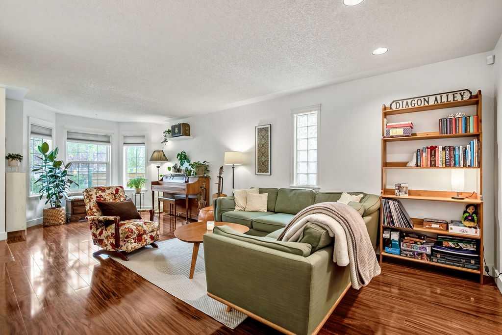 Picture for 1926/1928 32 Street SW