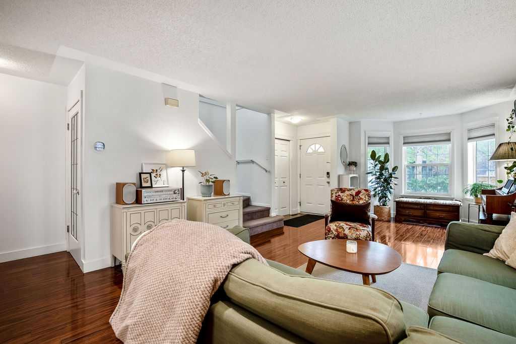 Picture for 1926/1928 32 Street SW