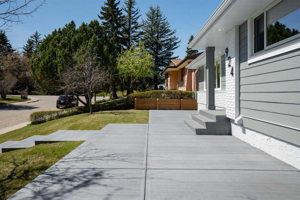 Picture for 924 Canna Crescent SW