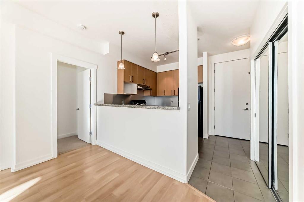 Picture for 408, 1010 Centre Avenue NE