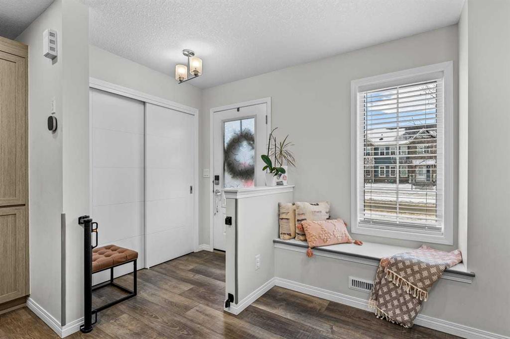 Picture for 51 Yorkville Boulevard SW