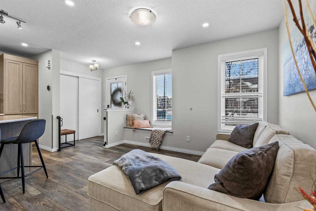 Picture for 51 Yorkville Boulevard SW