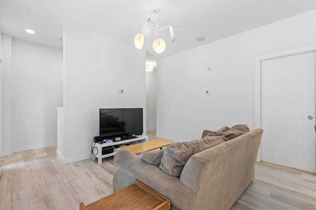 Picture for 110, 3125 39 Street NW