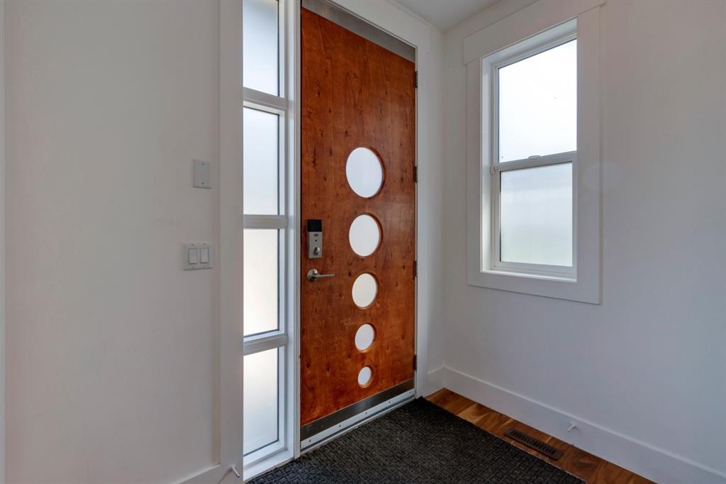 Picture for 2329A Osborne Crescent SW