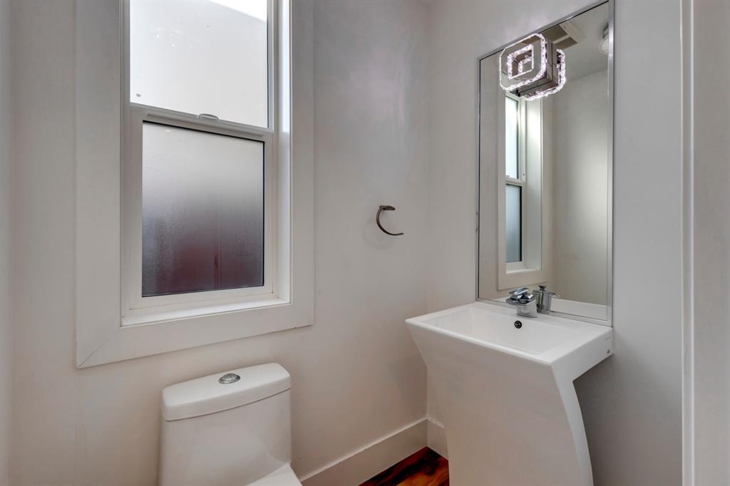 Picture for 2329A Osborne Crescent SW