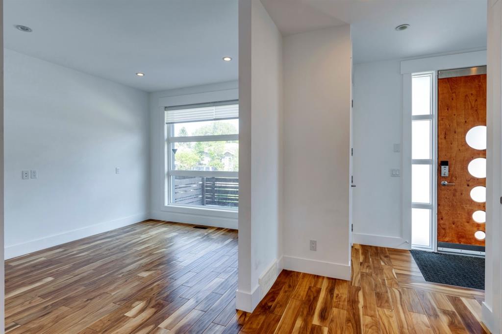 Picture for 2329A Osborne Crescent SW