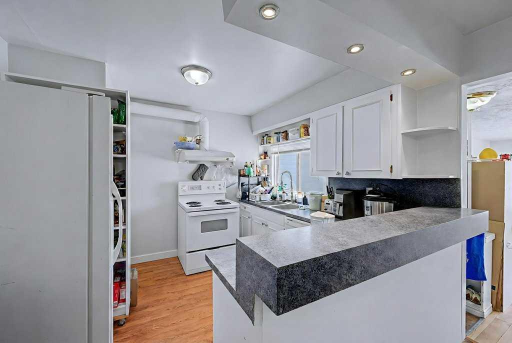 Picture for 904 38 Street SW