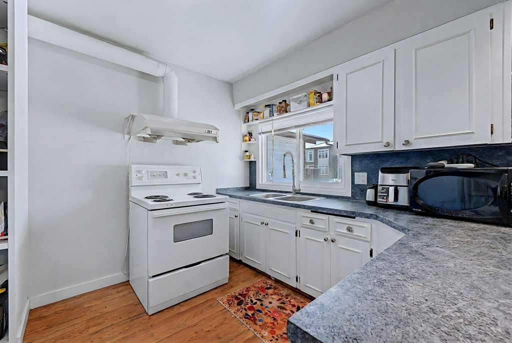 Picture for 904 38 Street SW